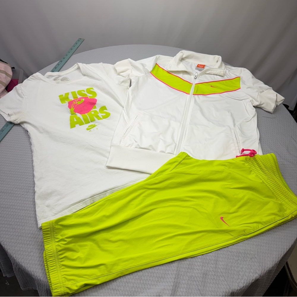 Nike White & Neon Yellow Women's 3-Piece Active Set